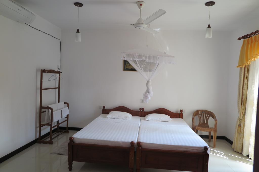 Villa16Hikkaduwa Room photo