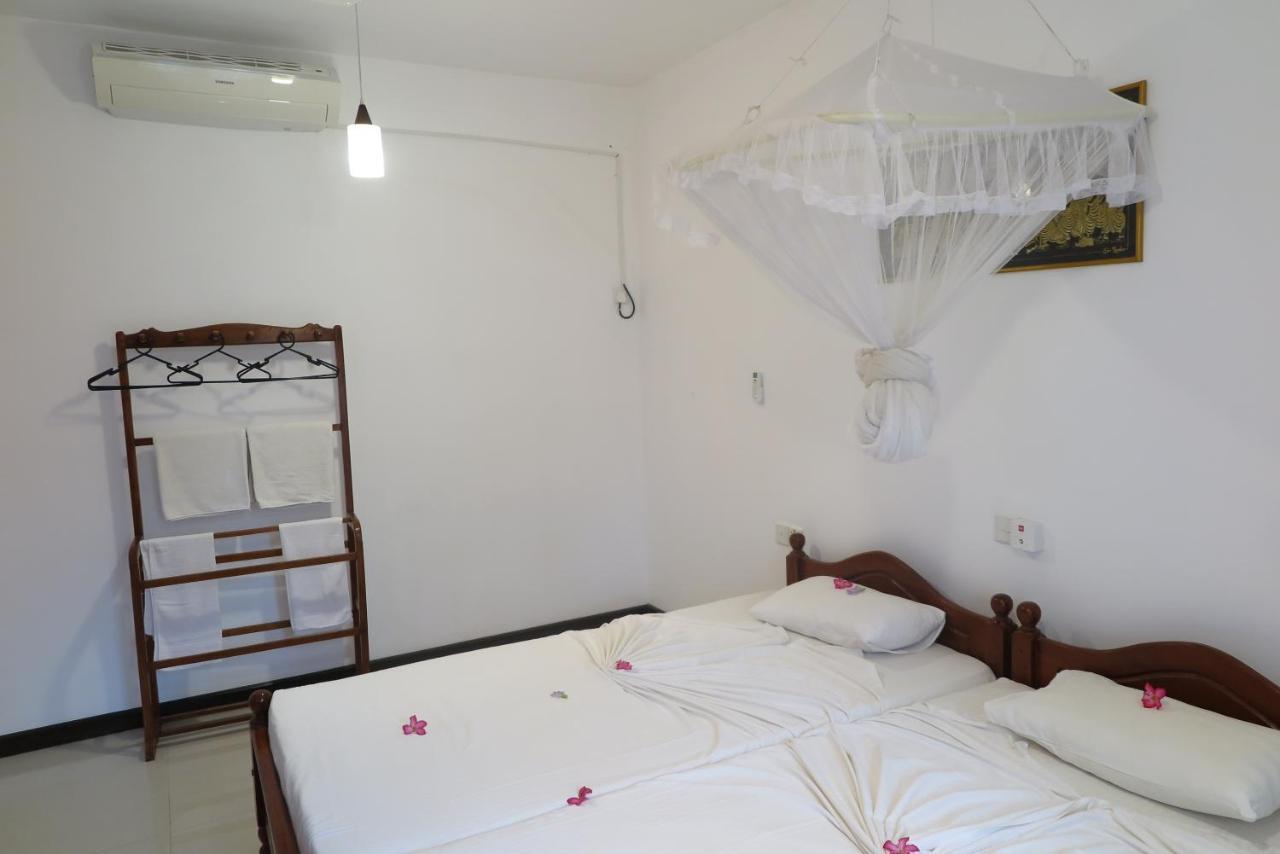Villa16Hikkaduwa Room photo